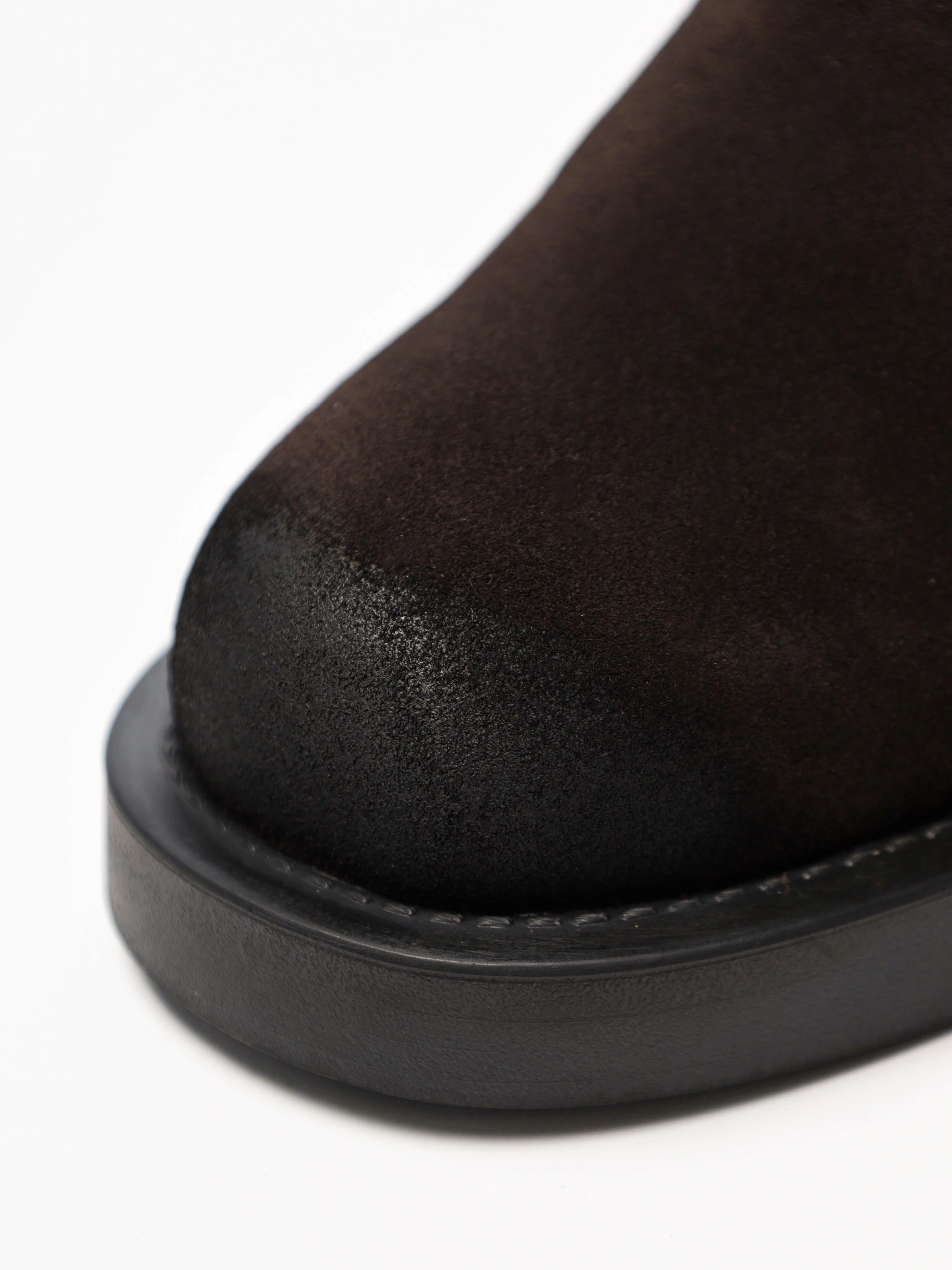 Ботинки темно-коричневого цвета на среднем каблуке